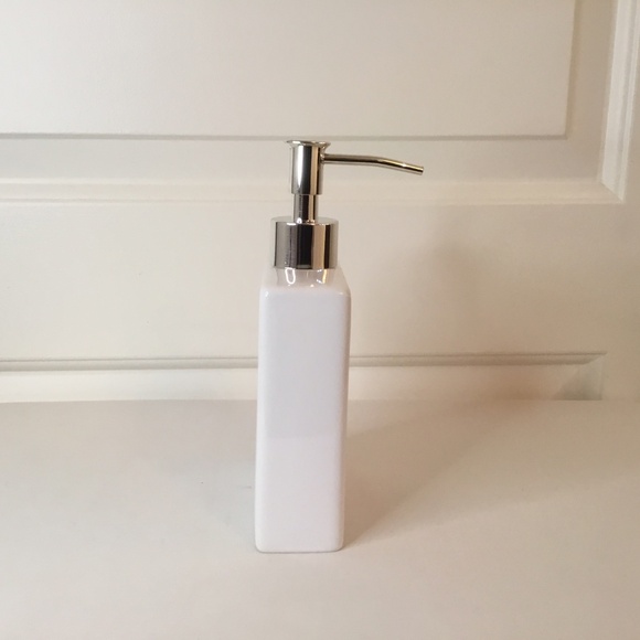 Ceramic Christmas Bathroom Lotion Dispenser - Soap Dispenser - Picture 3 of 5